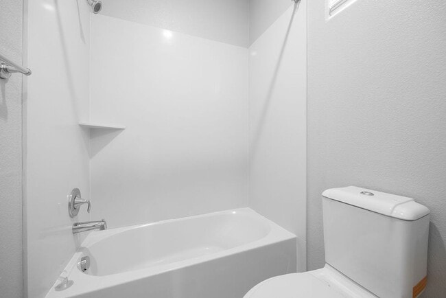 Building Photo - 5Bed/3Ba Home in Quiet Hayward Community w...