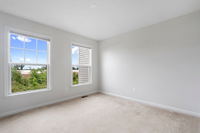 Building Photo - 42298 Lancaster Woods Sq