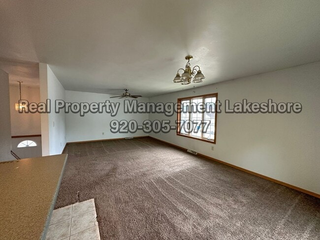 Building Photo - Large 5-Bedroom, 2-Bathroom House for Rent