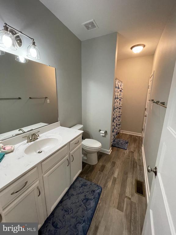 Building Photo - 325 2nd St