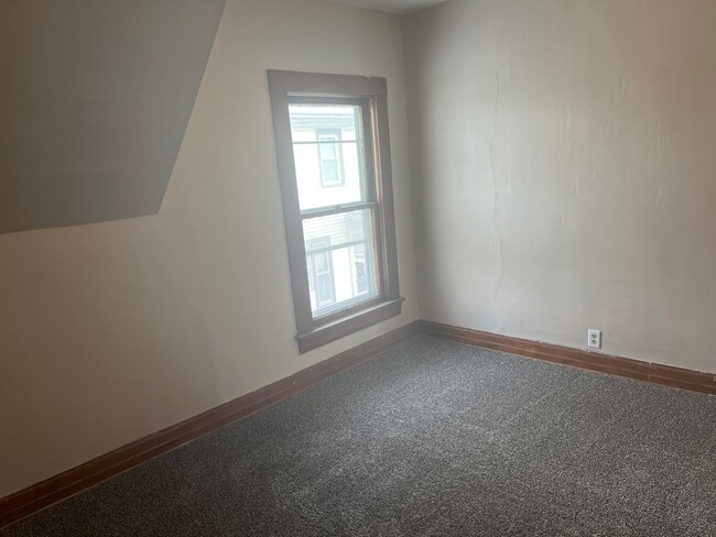 Building Photo - 479 N Washington St