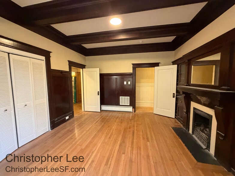 Building Photo - 2211 Pine St