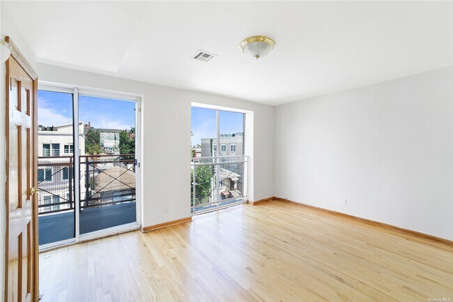 Building Photo - 2826 Batchelder St