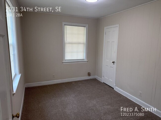 Building Photo - 2031 34th St SE