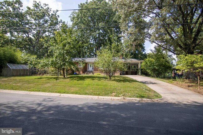 Building Photo - 2205 Parker Ave