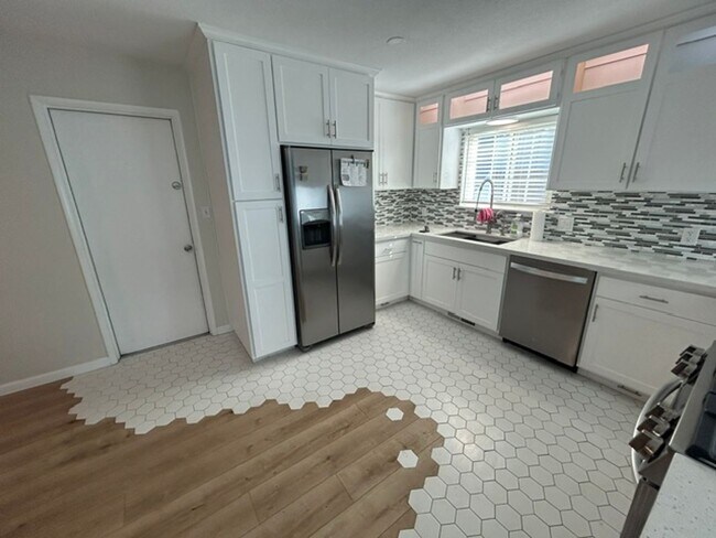Building Photo - 2647 W Evergreen Ct