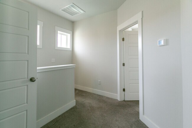 Building Photo - Beautiful 3 Bed/2.5 bath cottage in Chatham Park Available early September