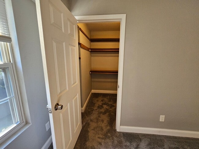 Building Photo - 1416 Maple Ln