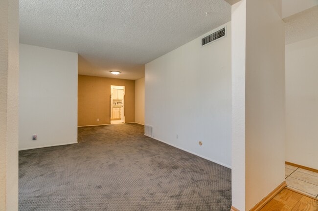 Building Photo - 1612 Pablo Ct NE