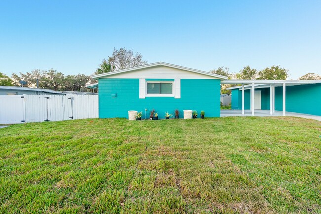 Building Photo - Cozy Home in South Daytona