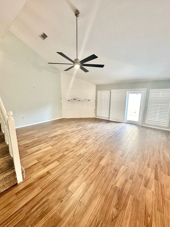 Building Photo - 937 Holbrook Cir