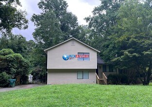 Building Photo - Nice split-level house in Norcross