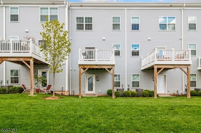 Building Photo - 403 Saratoga Ct