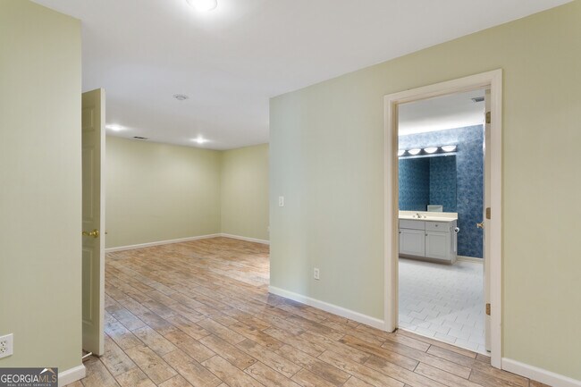 Building Photo - 2456 Tyne Terrace SE