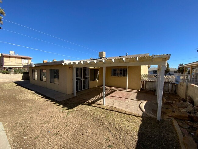 Building Photo - 5 Bedroom Single Story Home Available Near Snow Vista Blvd SW & Gibson Blvd!