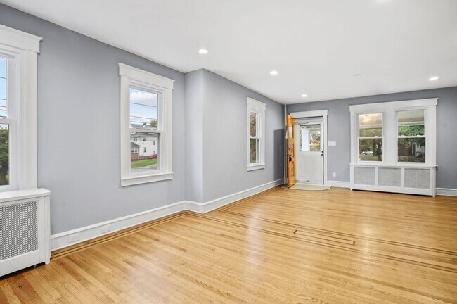 Building Photo - FIRST MONTH FREE* Large Twin Home! One (1) Car Garage, W/D Hookups in basement, Stainless Applian...