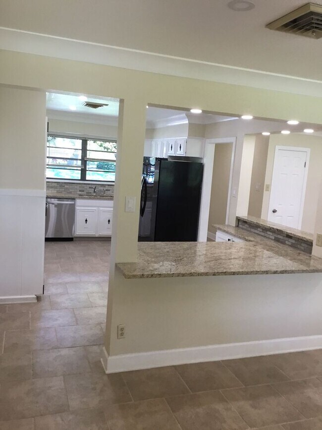 Building Photo - GORGEOUS 4/3 BROADMOOR HOME-UPDATED-MUST SEE