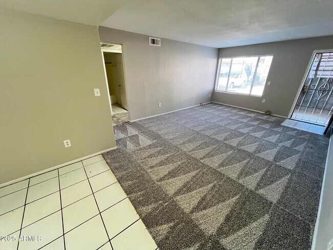 Building Photo - 1927 E Hampton Ave