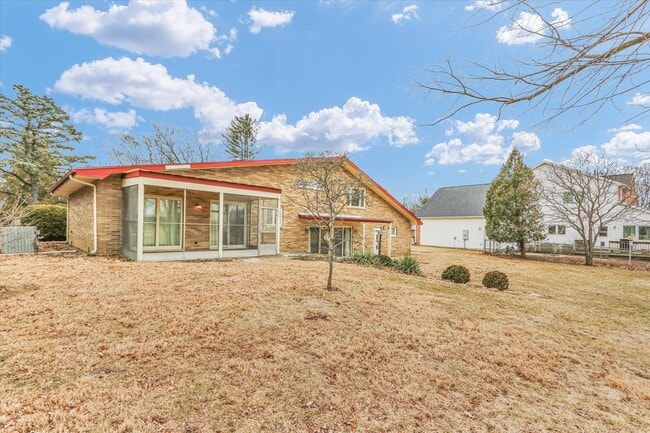 Building Photo - 1803 Golfview Dr