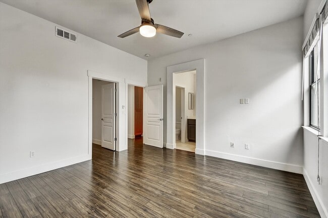 Building Photo - 1107 66th St