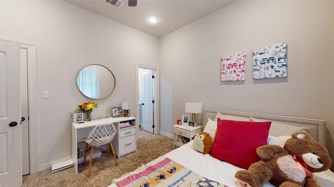 Building Photo - 105 Luther St