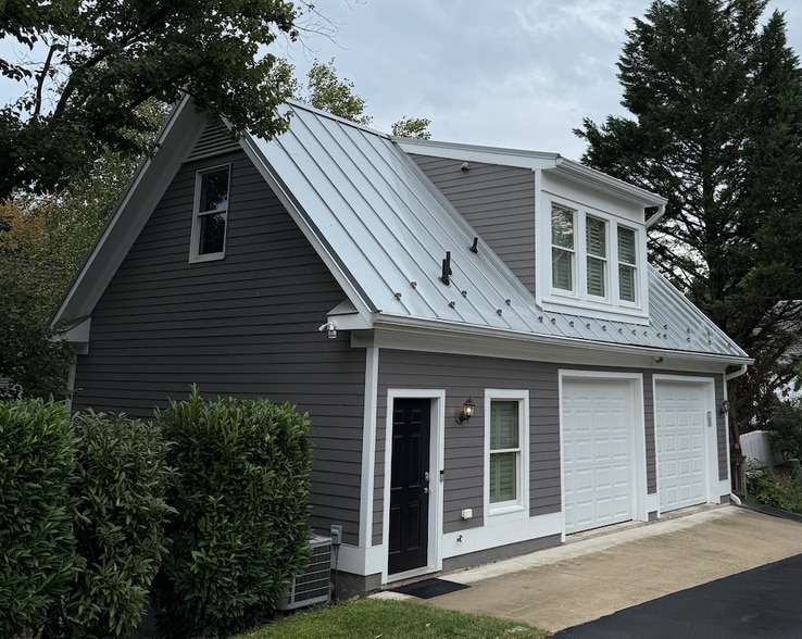 Primary Photo - 312 Tschiffely Square Rd