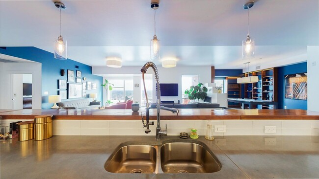 Building Photo - 3,400 SQFT CONDO IN DOWNTOWN CHAMPAIGN W/ ...