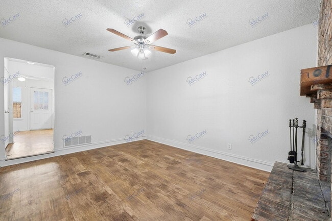 Building Photo - 800 Bluebonnet Dr