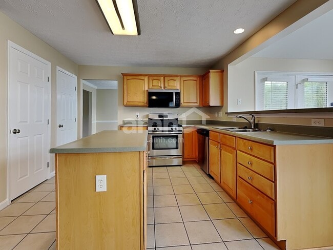 Building Photo - 80 Bluegrass Ln