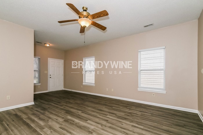 Building Photo - 7215 Parklake Pl