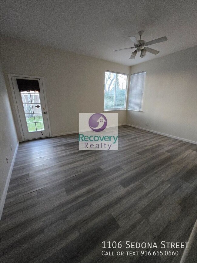 Building Photo - 1106 Sedona St