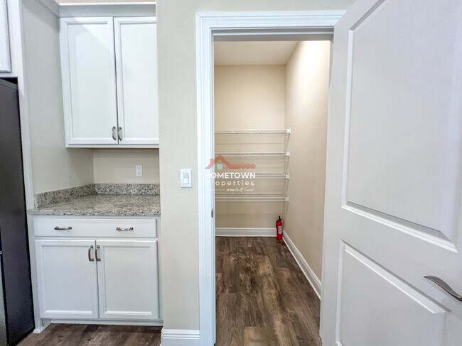 Building Photo - Charming Custom-Built Home with Bonus Room...