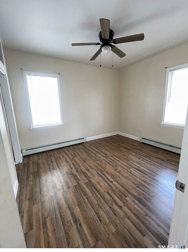 Building Photo - 45 Bassett St