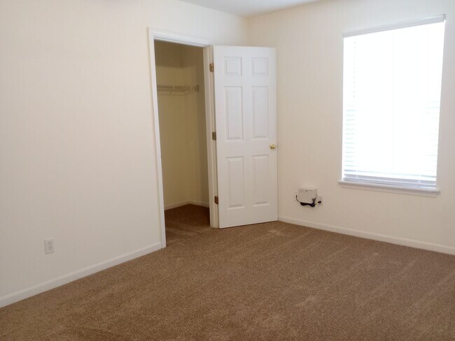 Building Photo - 3534-3536-3536 Prescott Dr