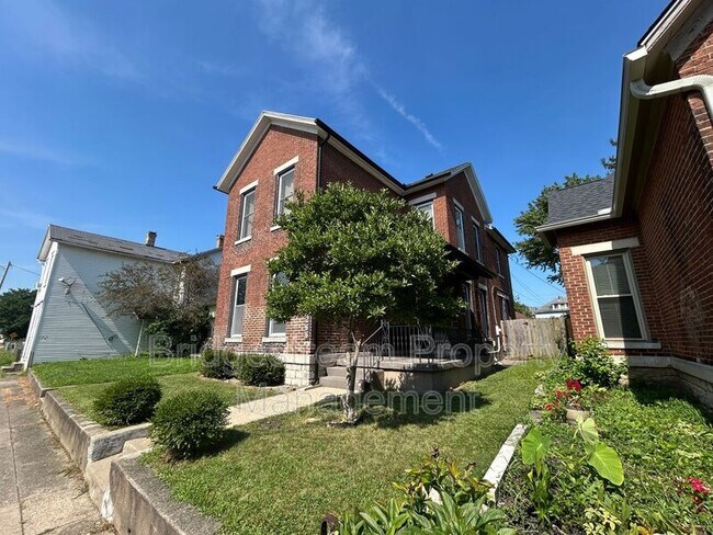 Primary Photo - 266 McClure St