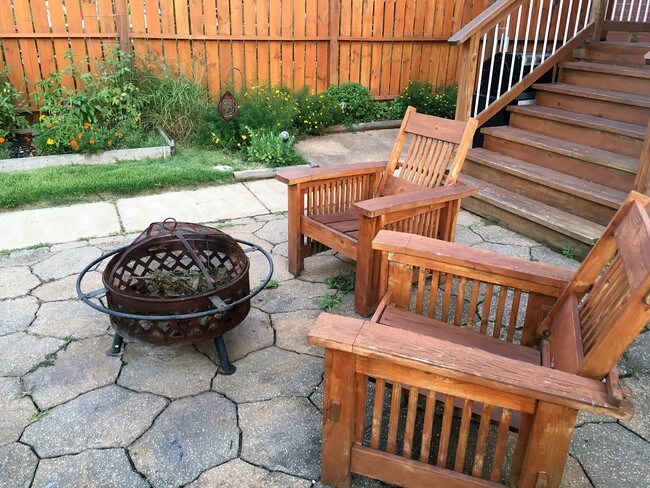 Building Photo - 7015 Sutherland Ave