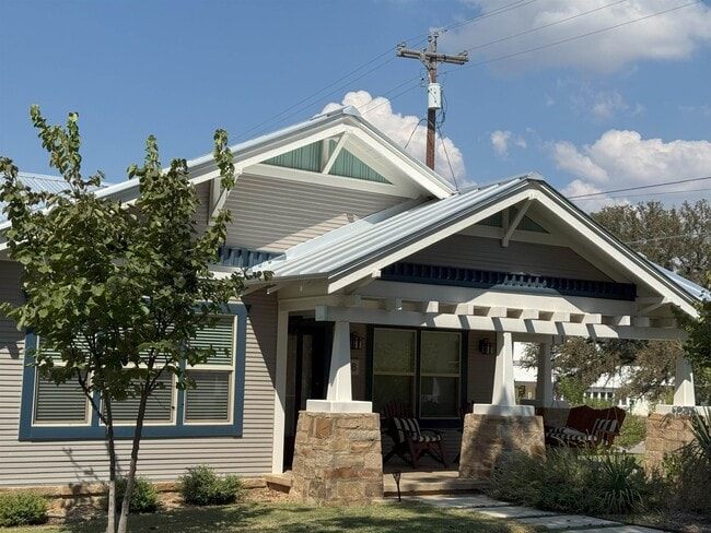 Primary Photo - 618 Avenue E