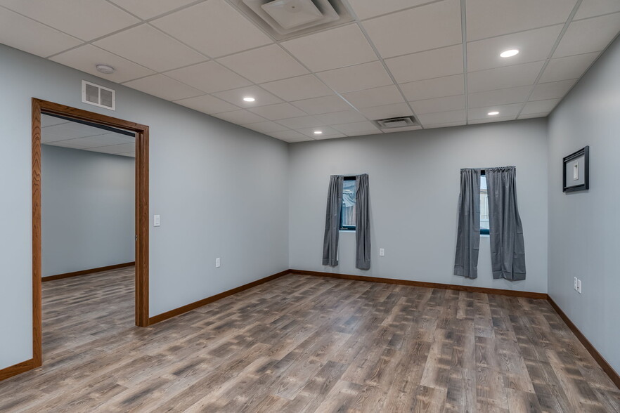 Family Room - 513 N Riverfront Dr
