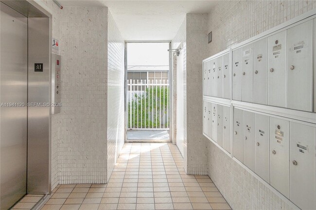 Building Photo - 1615 West Ave