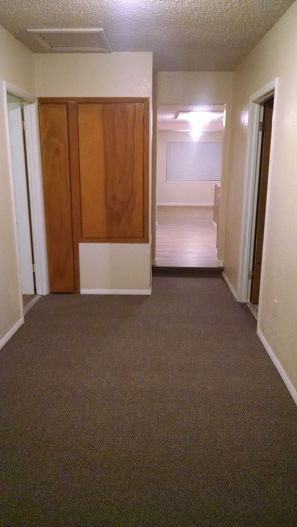 Building Photo - 2 br, 1 bath House - 433 W Second St #1 (884)