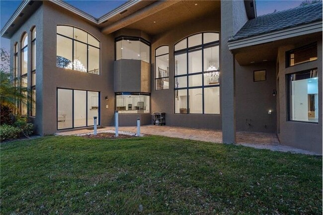 Building Photo - 10546 Versailles Blvd