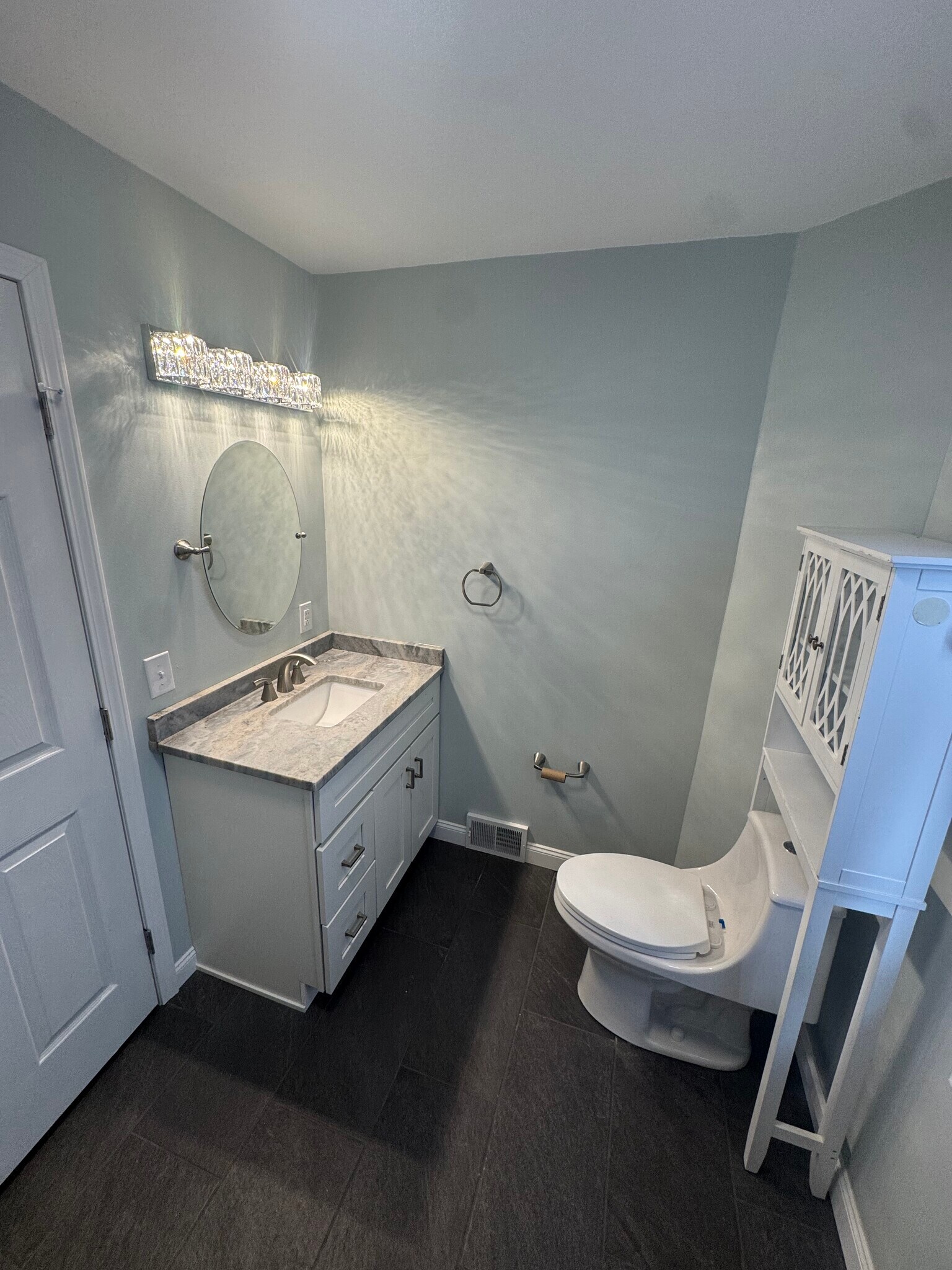 Building Photo - 609 Broad Ave