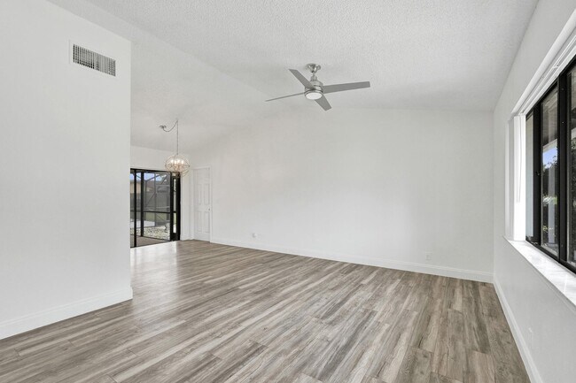 Building Photo - 5127 Woodstone Cir E