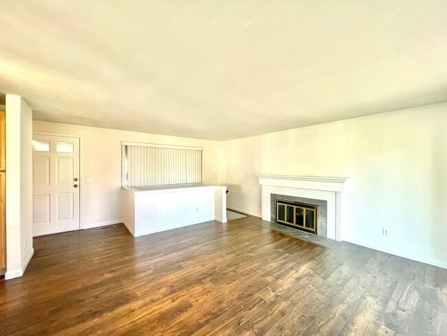 Building Photo - Mid-Century Gem in Kirkland’s Everest Park