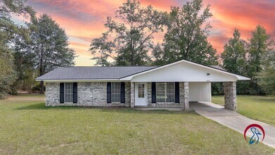 Building Photo - Coming Available in September – Updated 3 ...