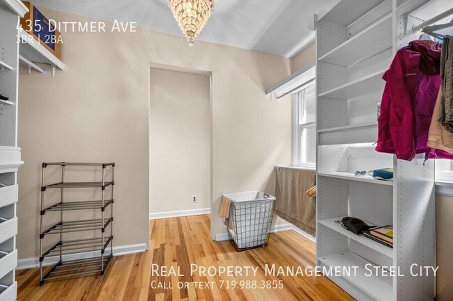 Building Photo - 435 Dittmer Ave