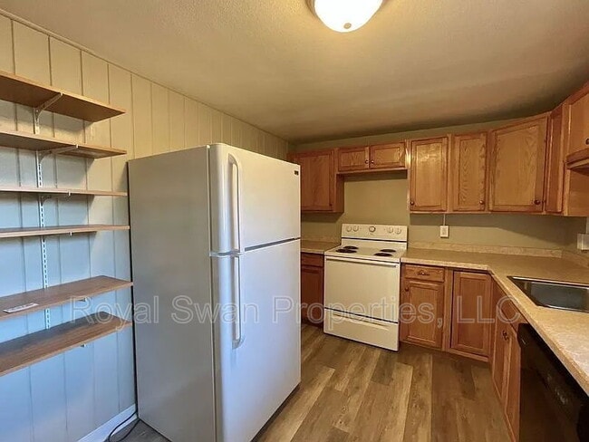 Building Photo - 114 Azalea St