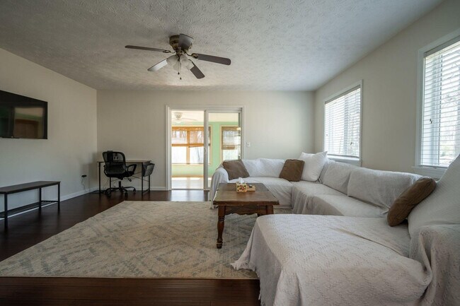 Building Photo - 157 Beaverdam Creek Rd