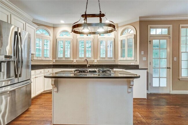 Building Photo - 510 Jacaranda Ct