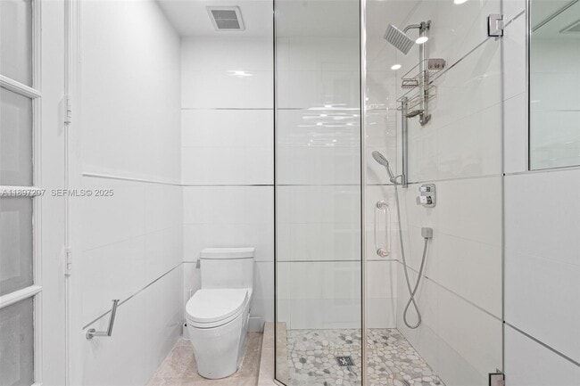 Building Photo - 6124 Paradise Point Dr